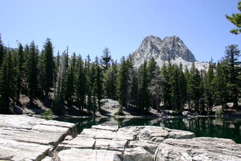 Crystal Crag and broken rocks face off at TJ Lake or Lake Barrett (not sure which). 