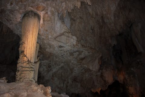 "Veiled Statue" column in Green Lake Room, Carlsbad Caverns.